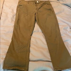 Army green Gap Capri pants